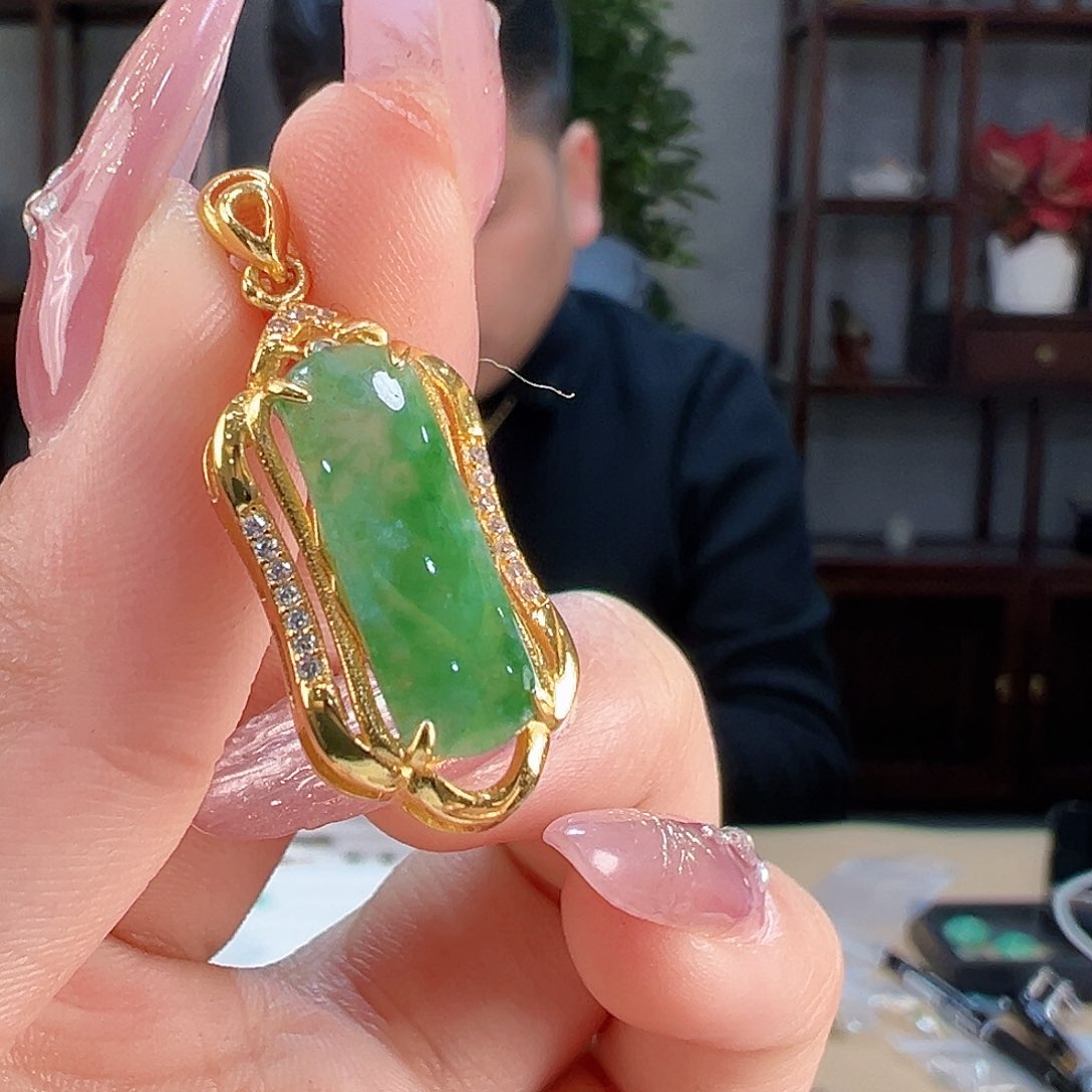 翡翠颈饰银S925镶嵌吊坠