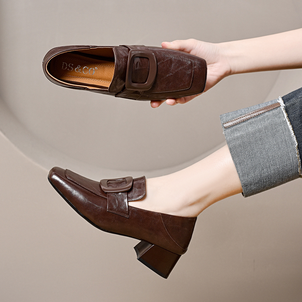 2025新款休闲中跟平底乐福鞋春秋复古女鞋软底真皮方头秋季粗跟