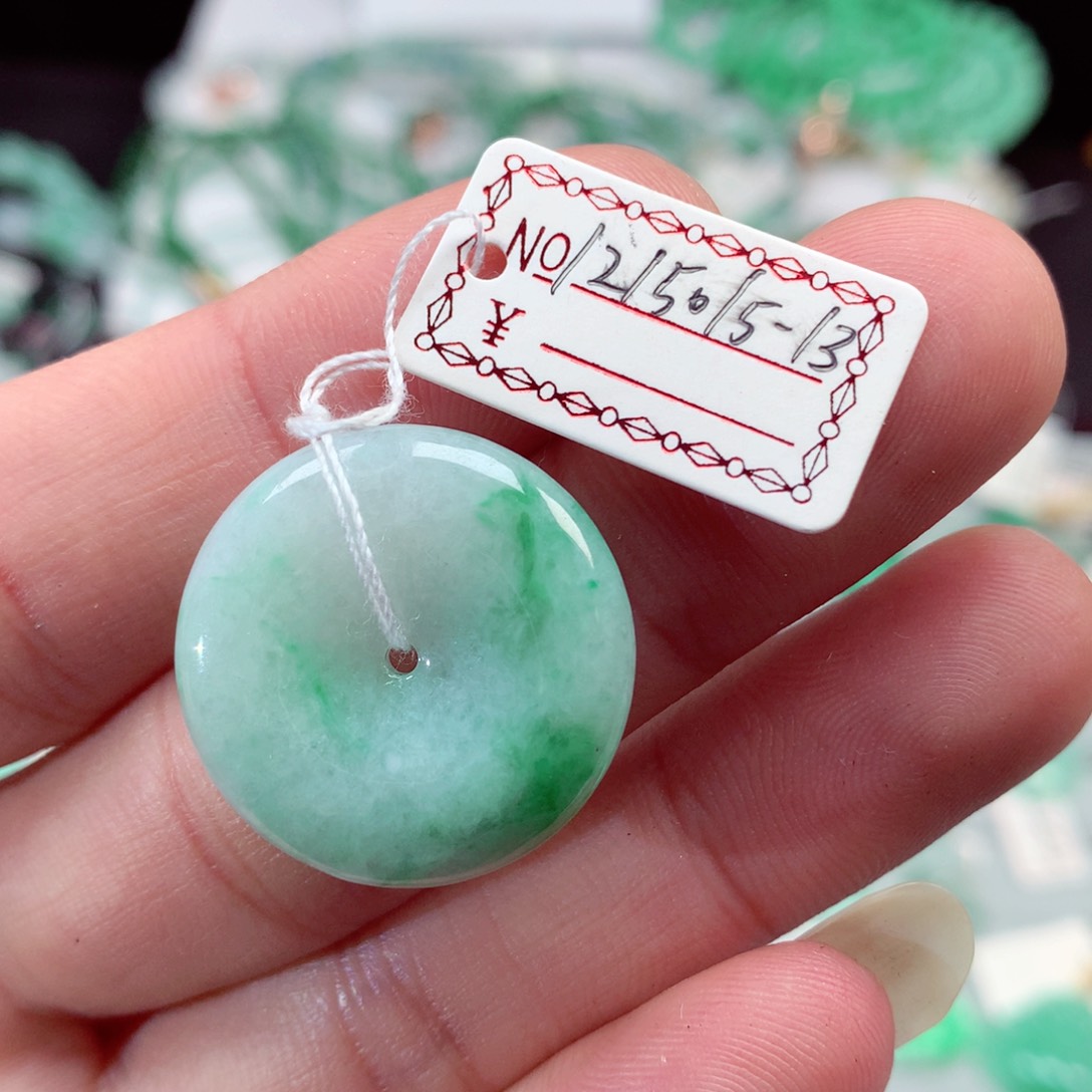 翡翠颈饰未镶嵌翡翠吊坠