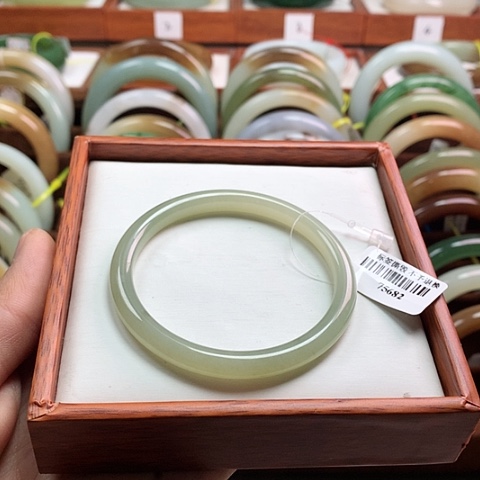 和田玉手镯未镶嵌52/53