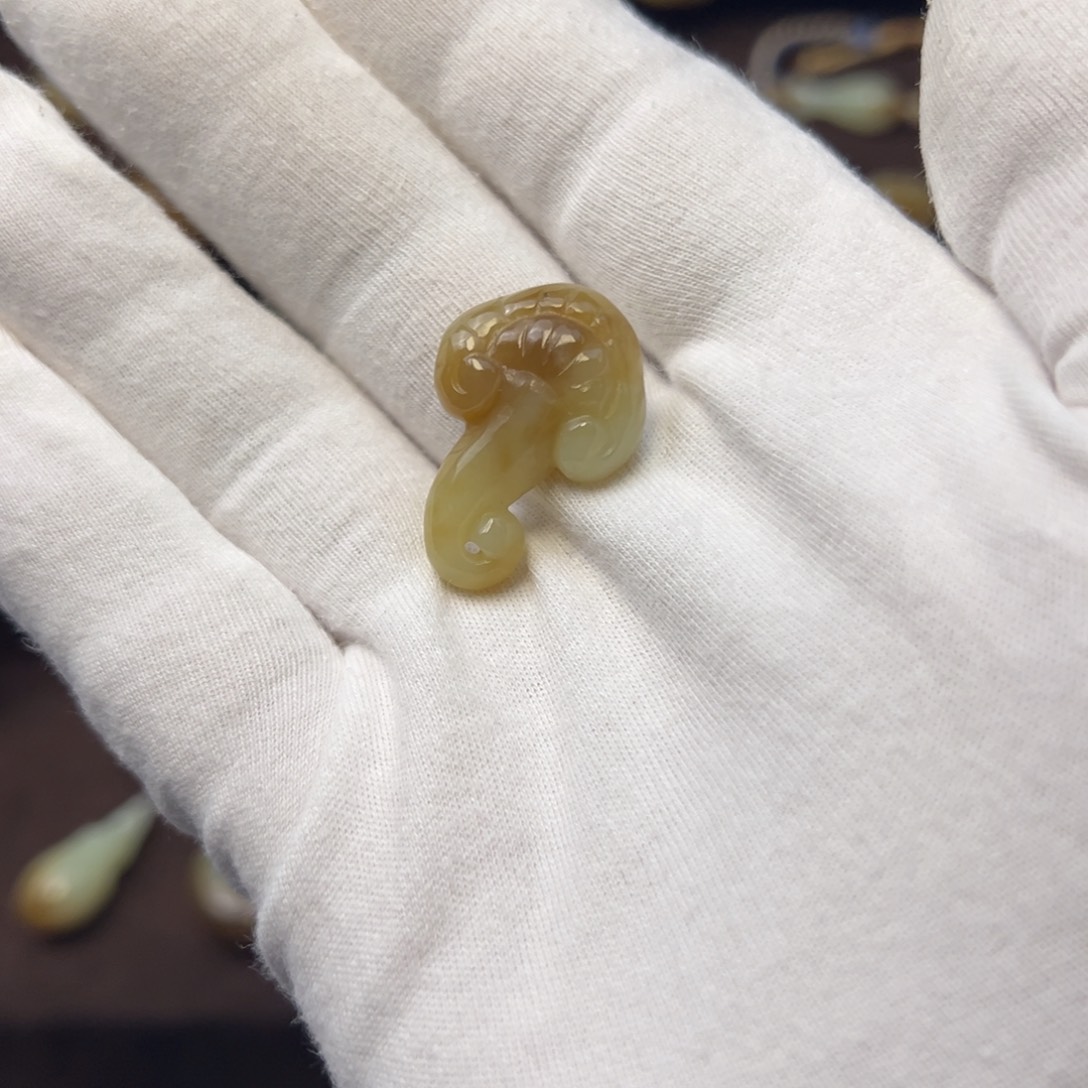 和田玉（糖玉）未镶嵌颈饰