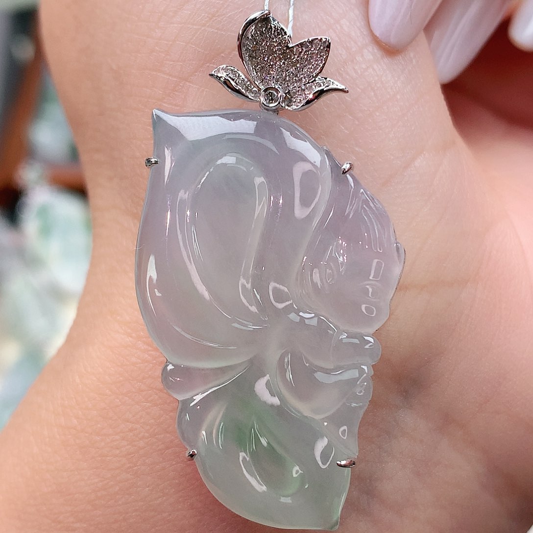 颈饰18K金镶嵌翡翠仙子