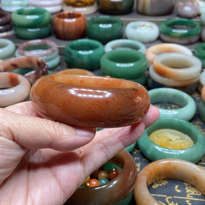 石英质玉手镯未镶嵌回**笑