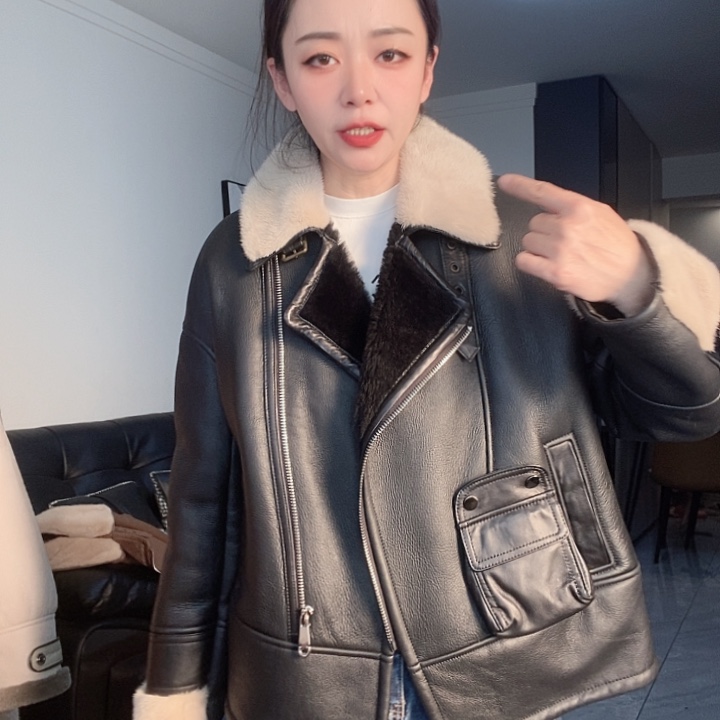 绵羊皮皮毛一体配水貂L125斤，XL135斤左右拍下备注尺码