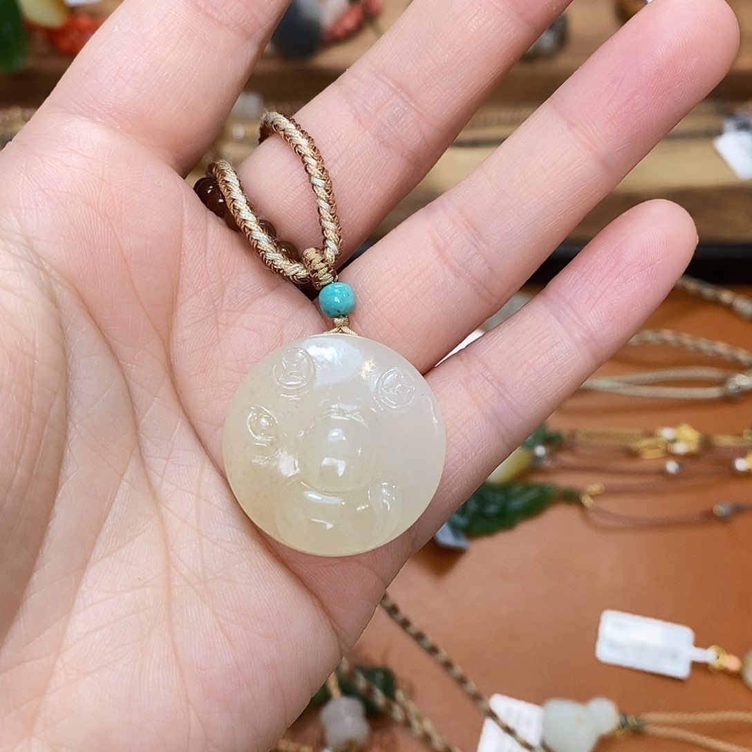 和田玉（糖玉）颈饰未镶嵌?***子