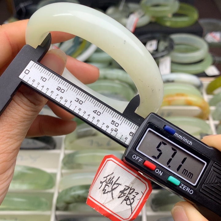 蛇纹石玉未镶嵌手镯725