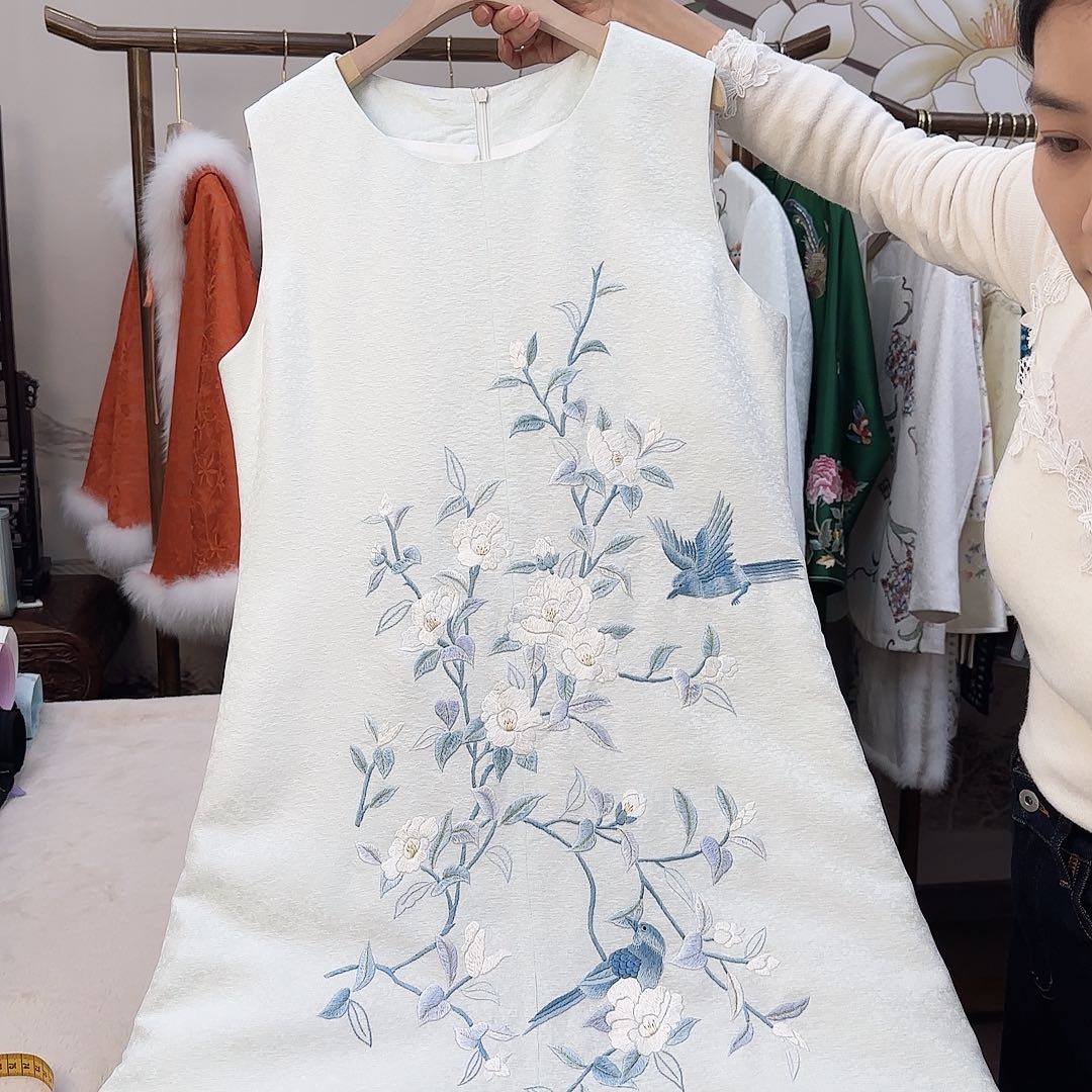 刺绣1号。马甲裙。胸围100