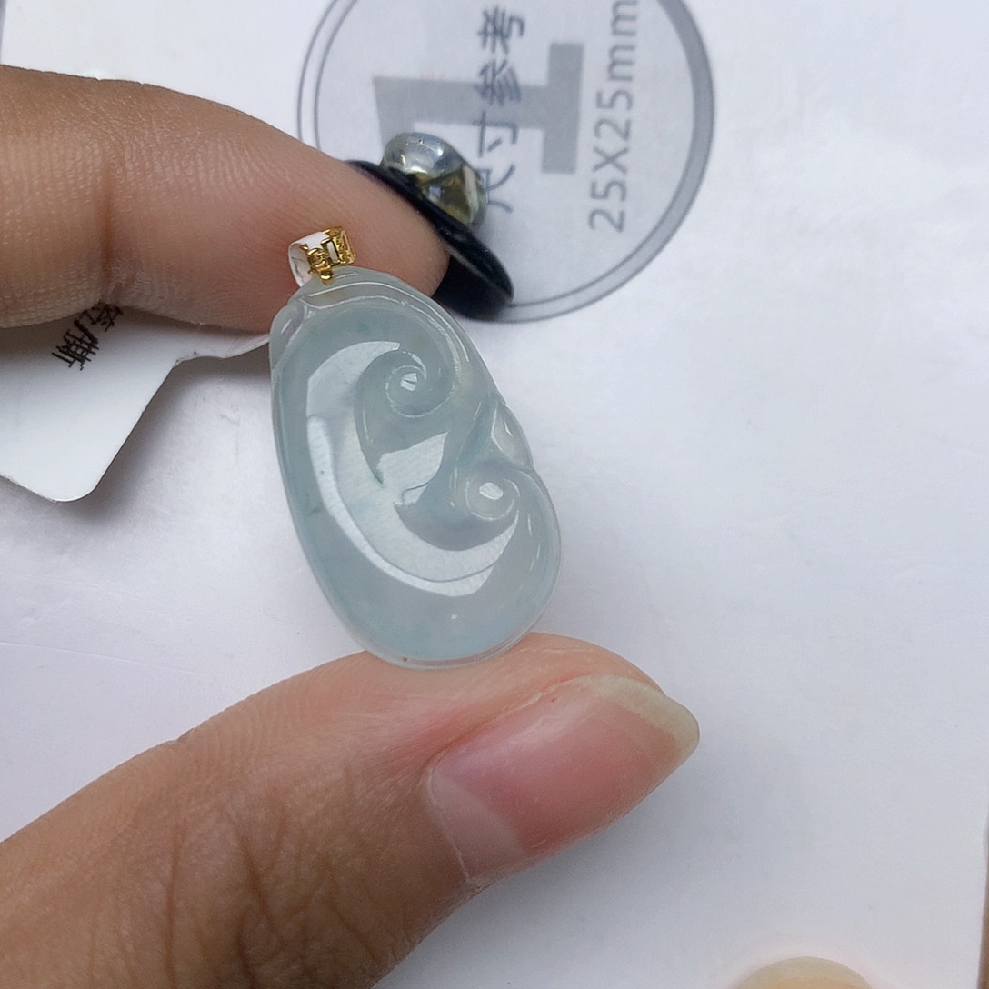 颈饰18K金镶嵌翡翠天然翡翠