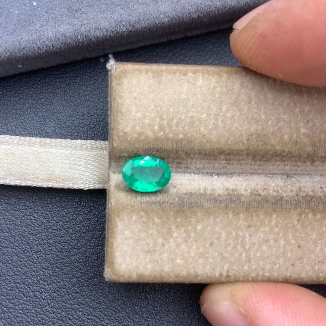 裸石祖母绿三****！0.81ct