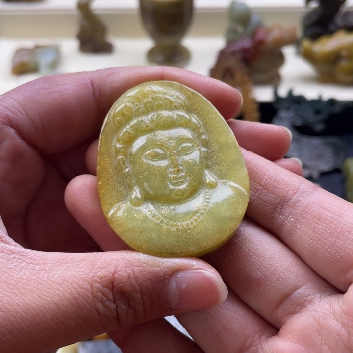 蛇纹石玉颈饰未镶嵌18