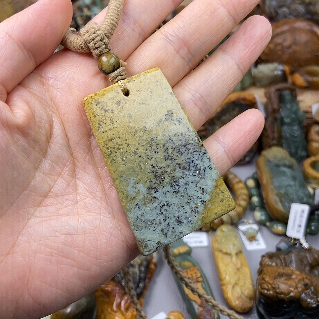 岫岩河磨玉（透闪石质玉）未镶嵌挂件ㅤ****ㅤ