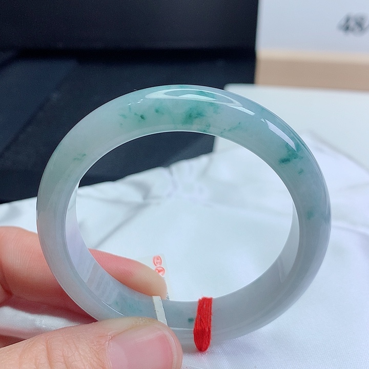 翡翠手镯未镶嵌50圈口
