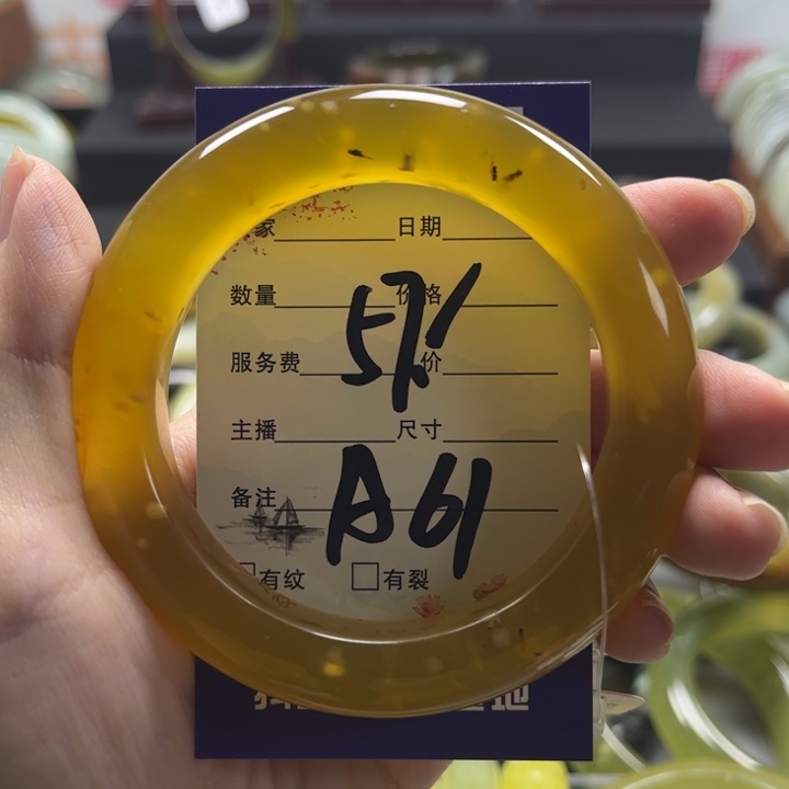 蛇纹石玉手镯未镶嵌小****?