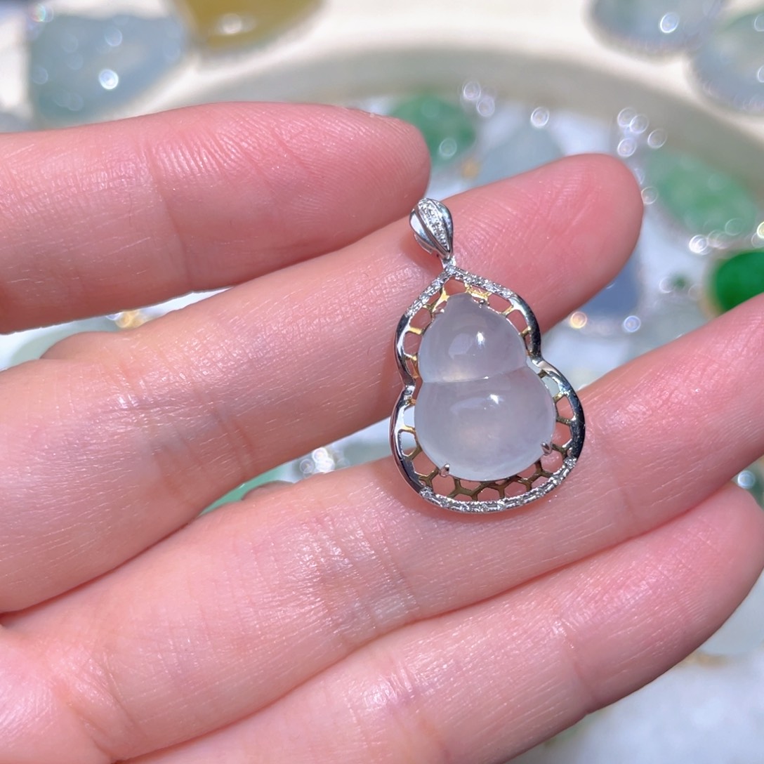 翡翠颈饰18K金镶嵌翡翠