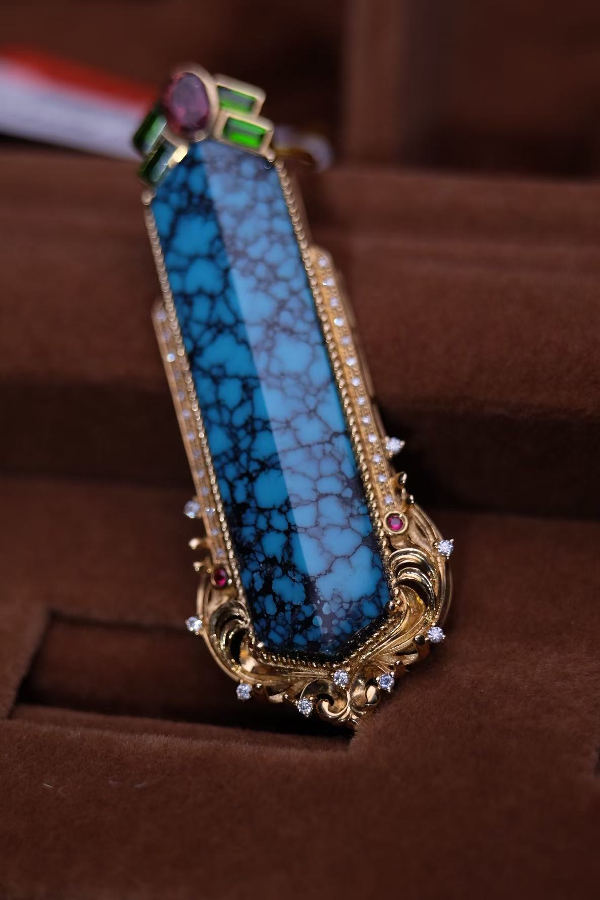 湖北天然原矿绿松石18k镶钻乌蓝花长方形吊坠潮流奢2025新款百搭 