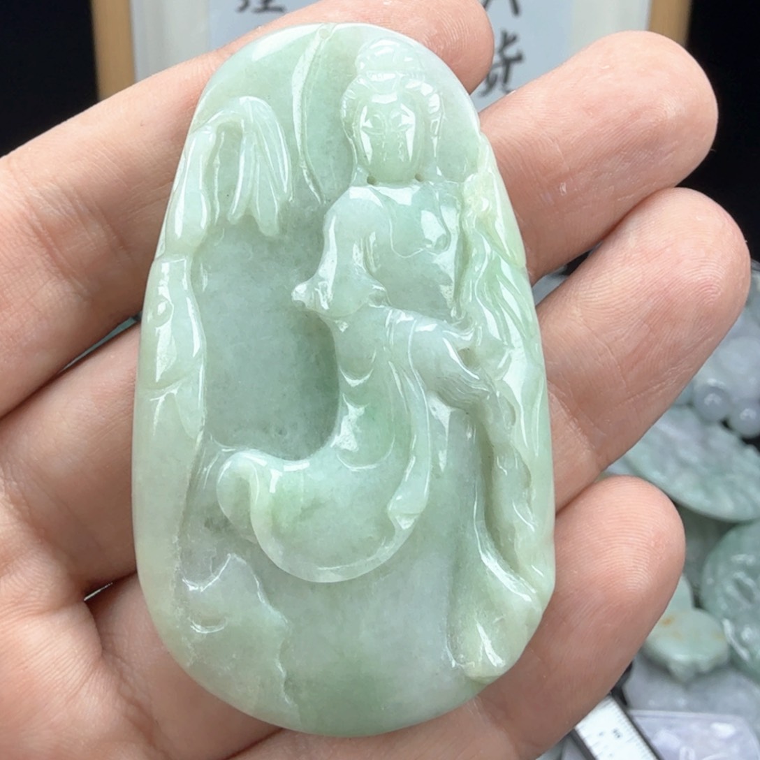 翡翠挂件未镶嵌翡翠