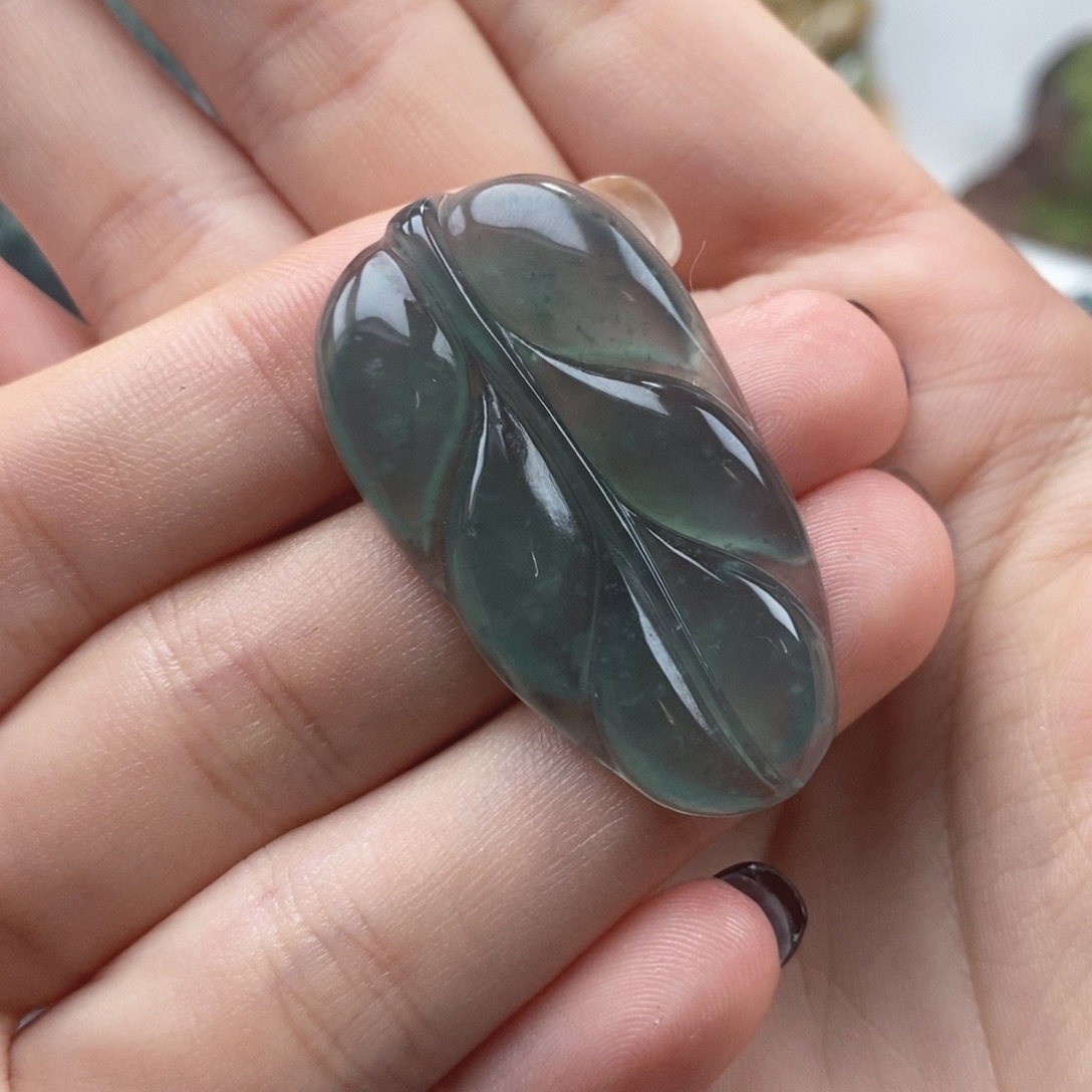 翡翠未镶嵌颈饰叶子