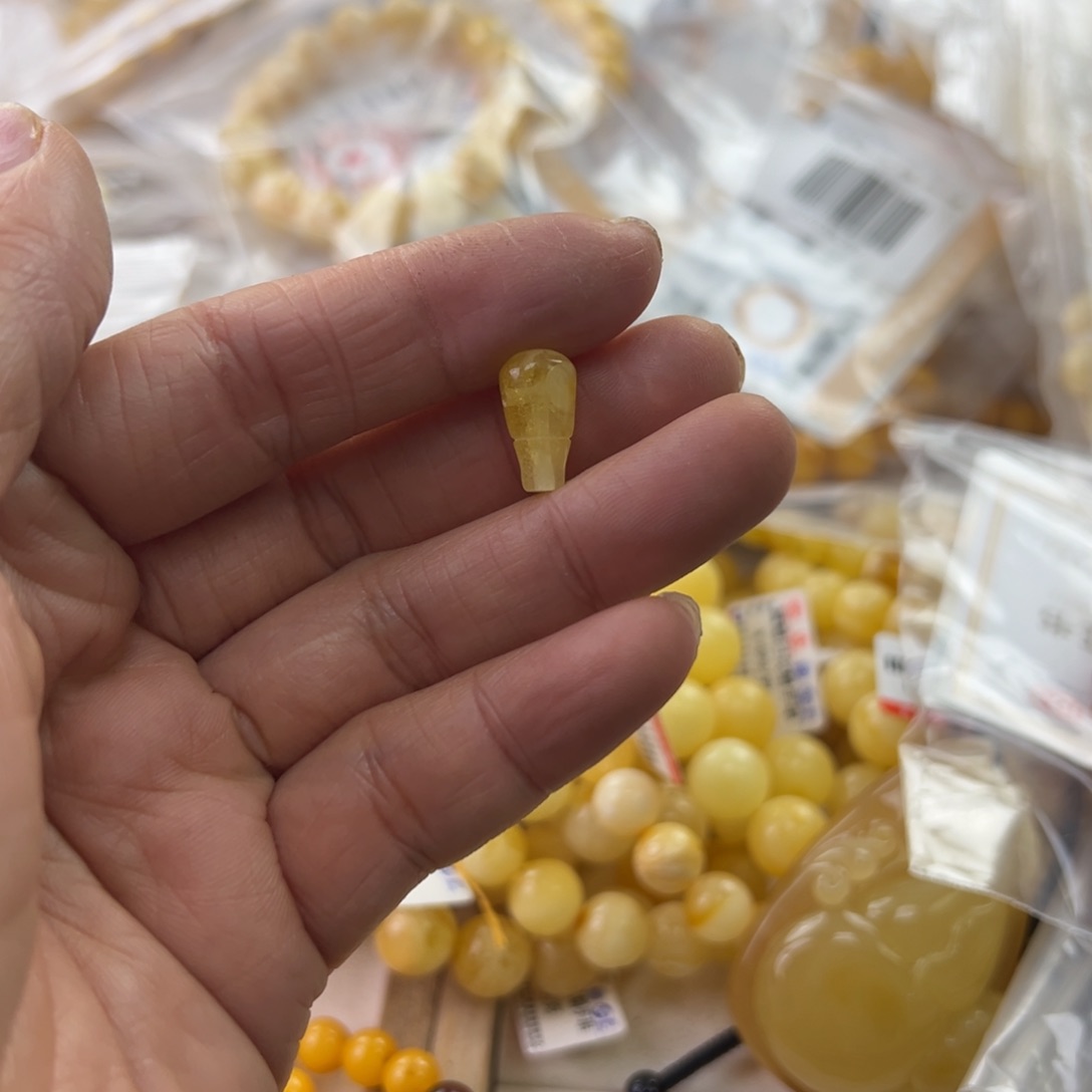 琥珀珠宝奇石未镶嵌