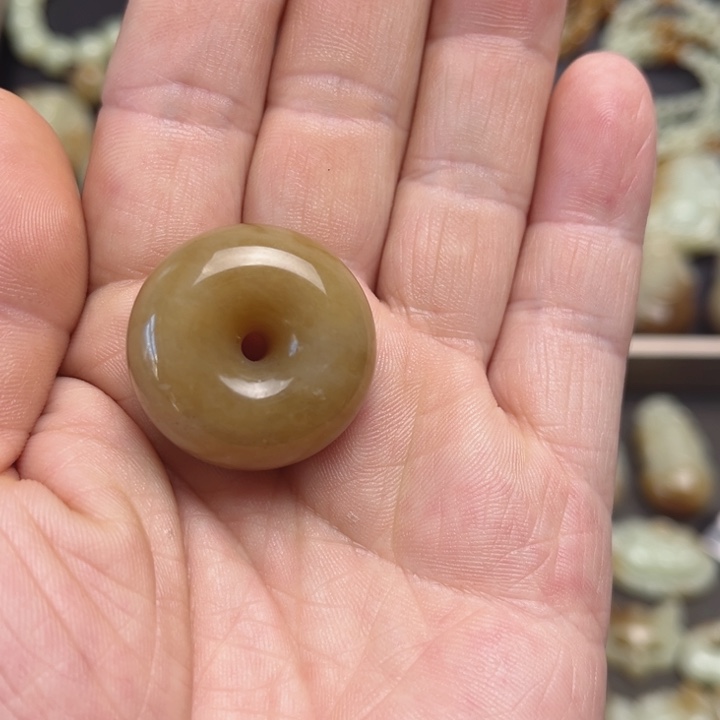 岫岩老玉（透闪石质玉）颈饰未镶嵌