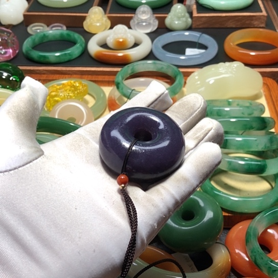 粉***髅石英质玉（黄龙玉）未镶嵌手镯