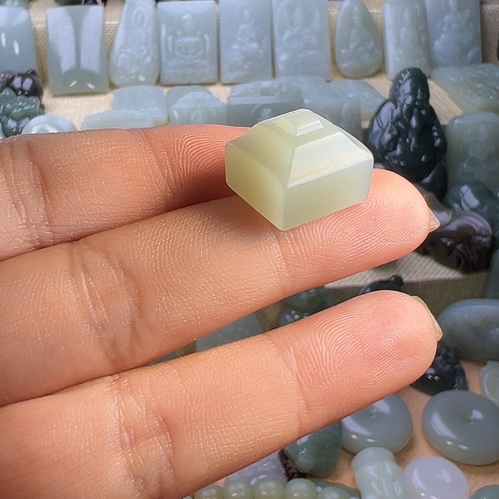 阿***飞和田玉（糖玉）未镶嵌车挂