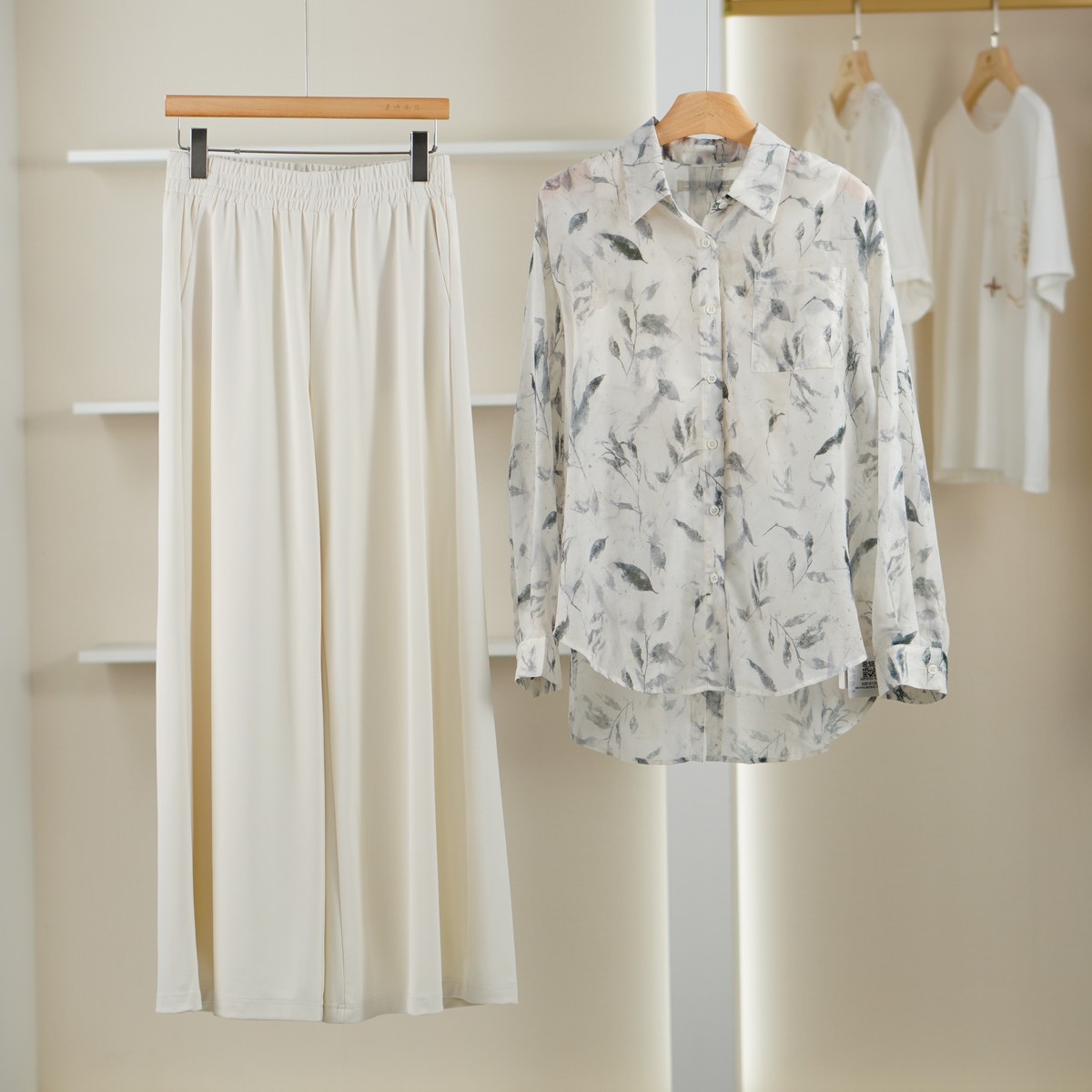 【麦笛•品牌新款】50818105 吊带衬衫长裤三件套女春季品牌折扣