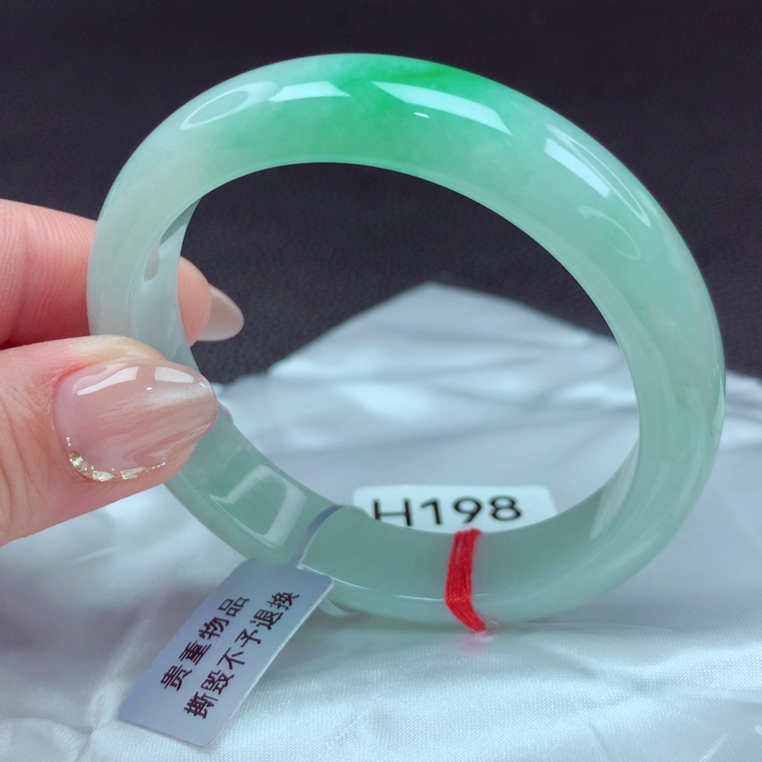 翡翠手镯未镶嵌手镯88