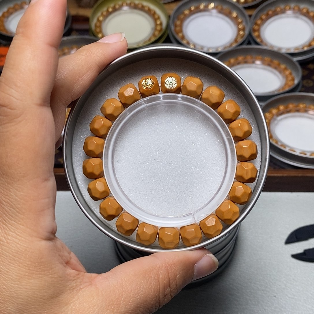 猴头核桃手串65号双标钻面魔方10左右