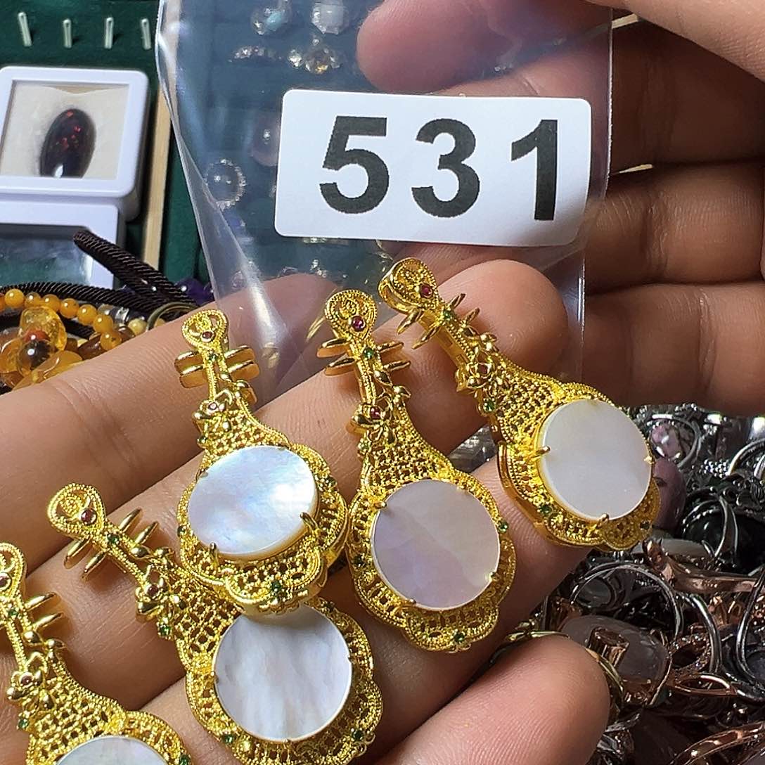 石英质玉颈饰未镶嵌