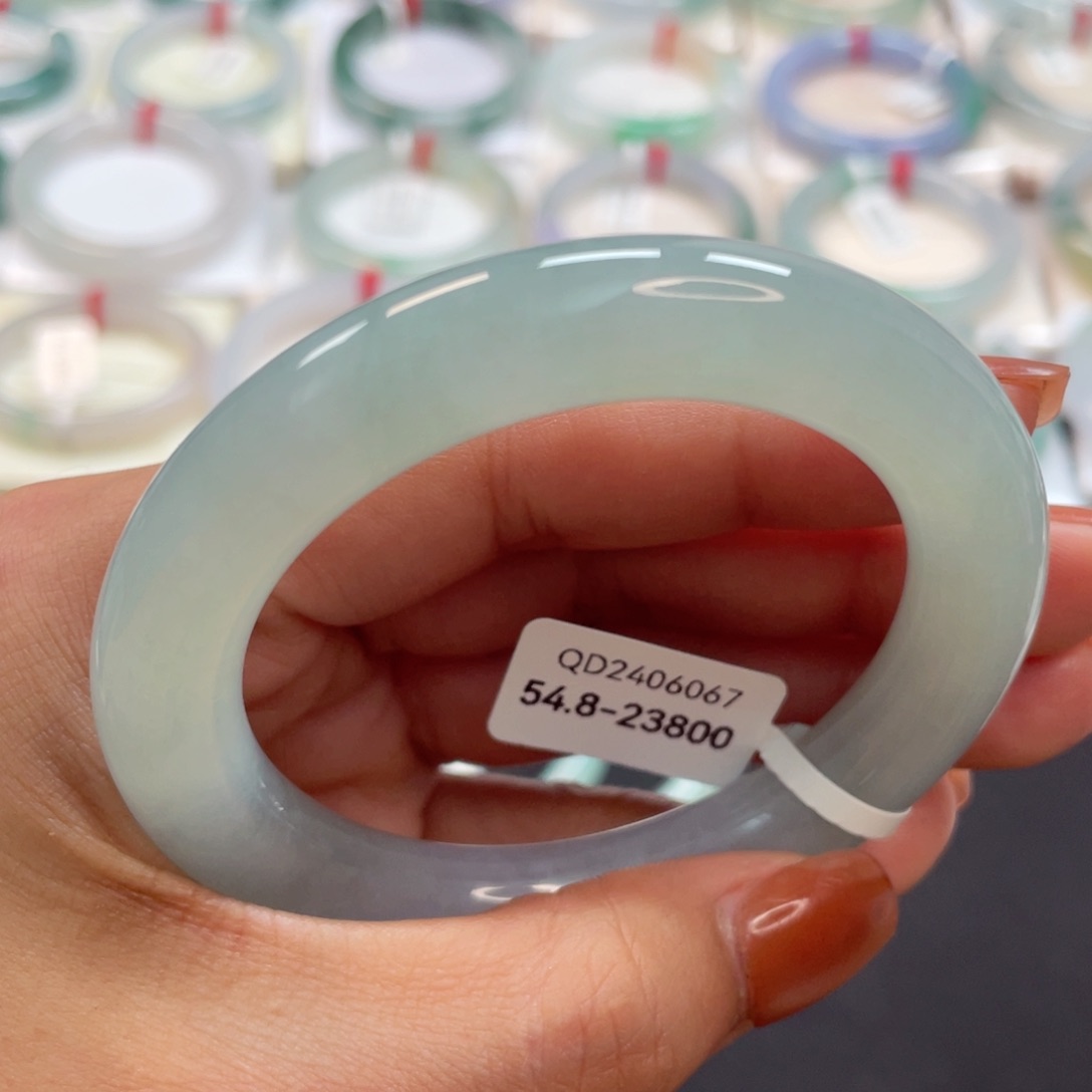 【闪购商品】翡翠手镯未镶嵌冰胶肉细绿底圆条手镯