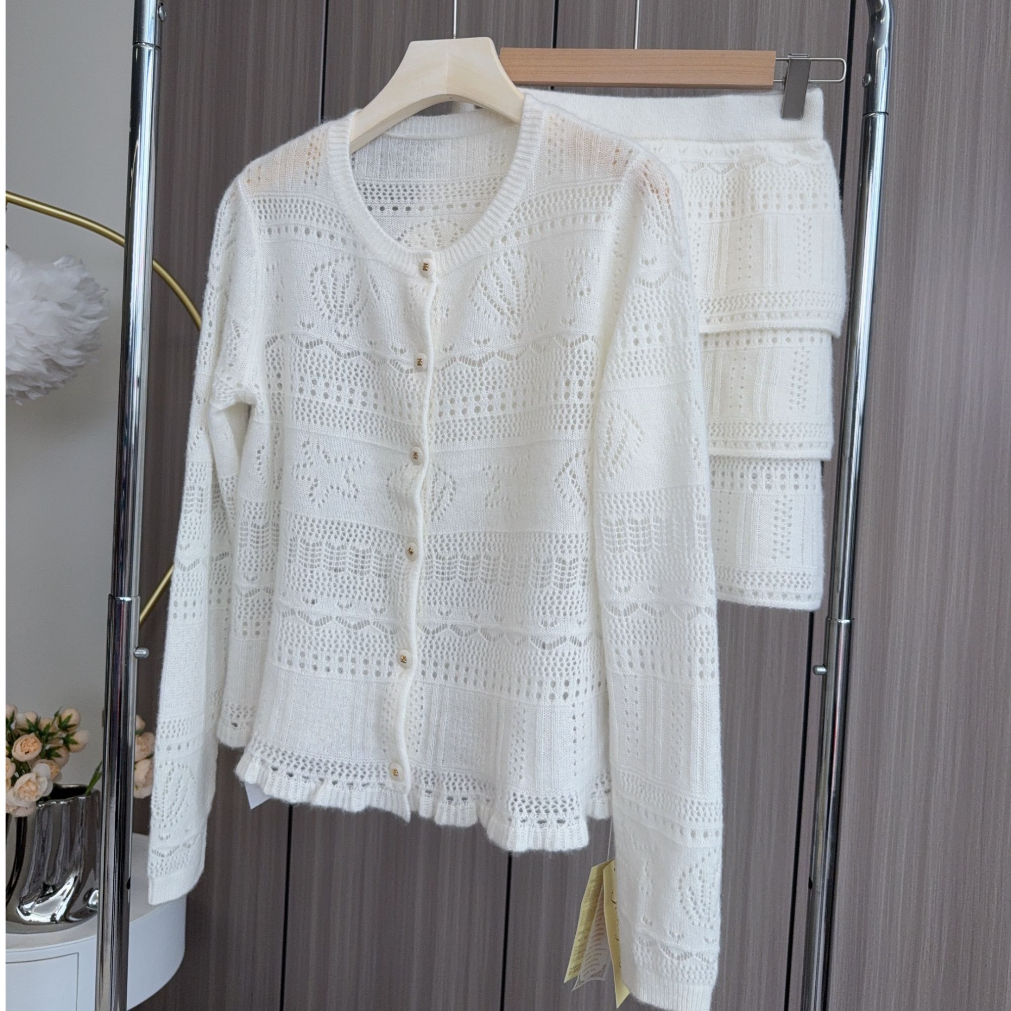 【梵高印象】251016-251017重工百搭纯色刺绣镂空纯羊绒套装