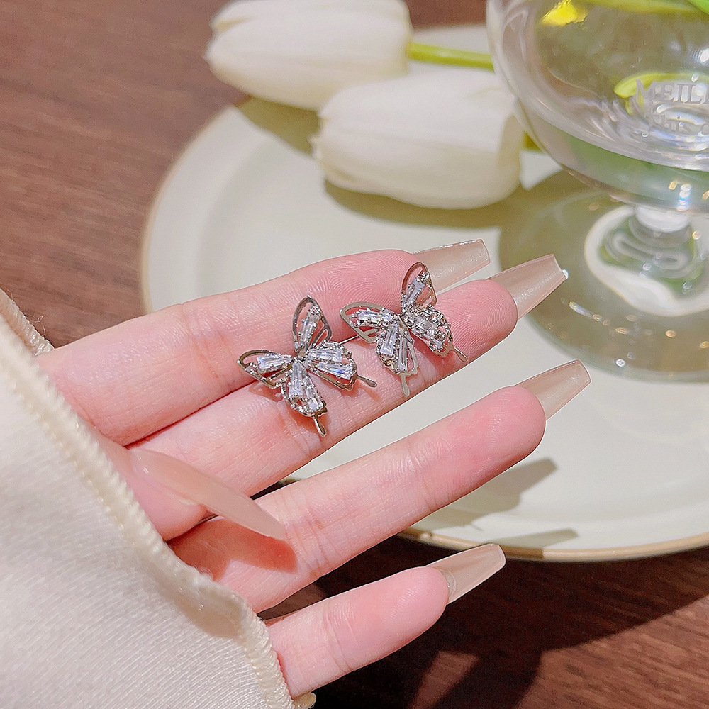 铜合金锆石耳饰 蝴蝶耳扣925银针超仙气质镂空锆石蝴蝶仙女温柔