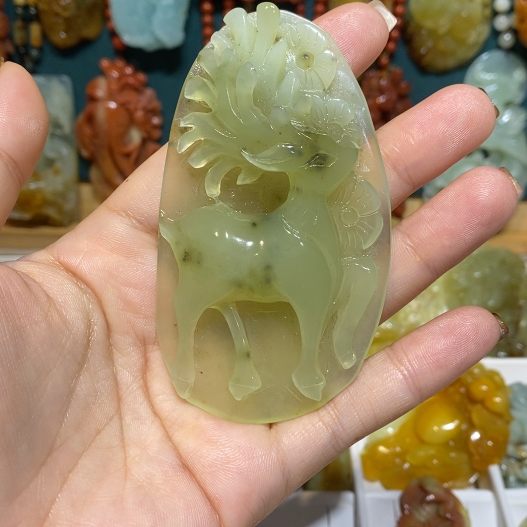 蛇纹石玉未镶嵌颈饰