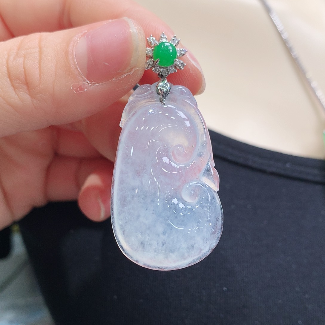 翡翠颈饰18K金镶嵌如意