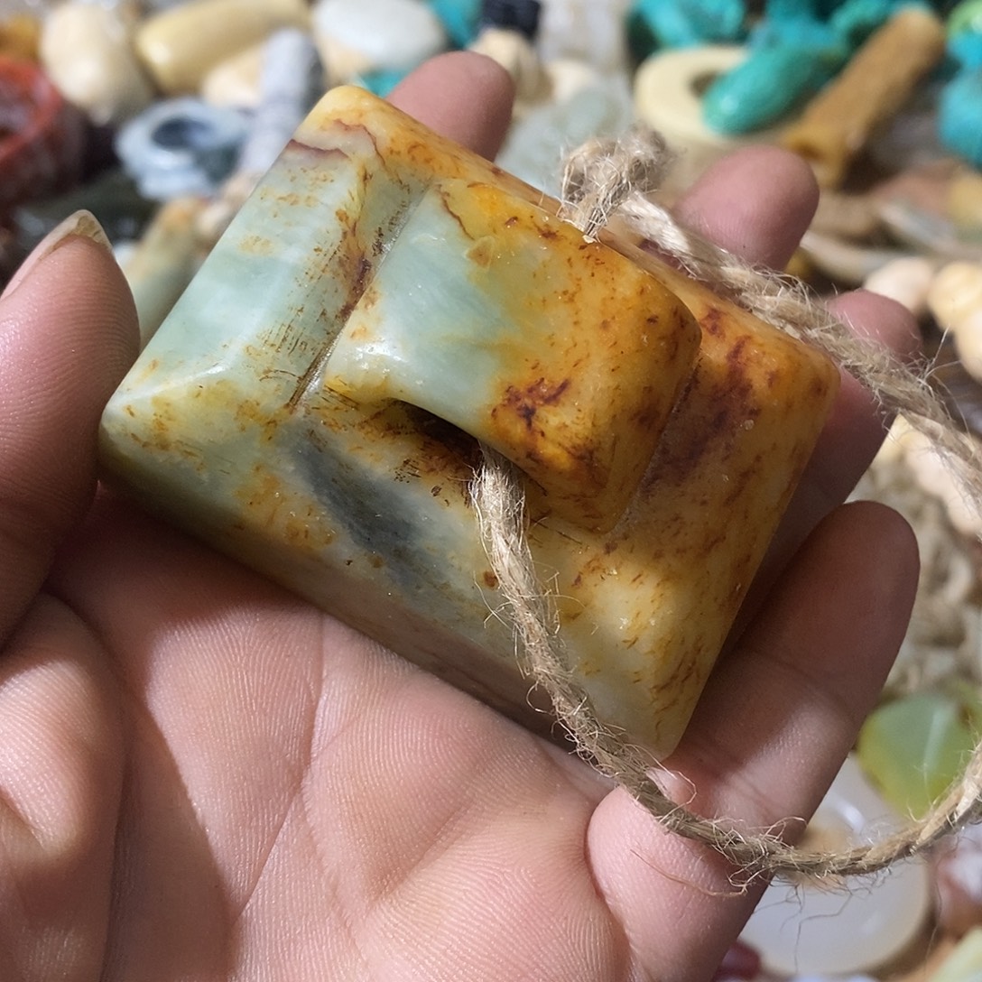 和田玉（糖玉）未镶嵌挂件