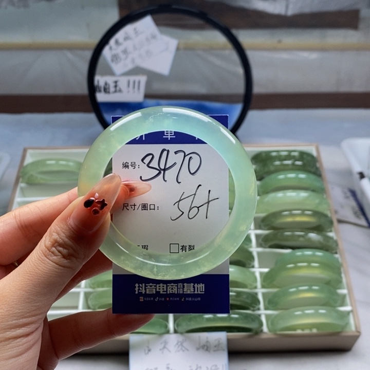 蛇纹石玉手镯未镶嵌