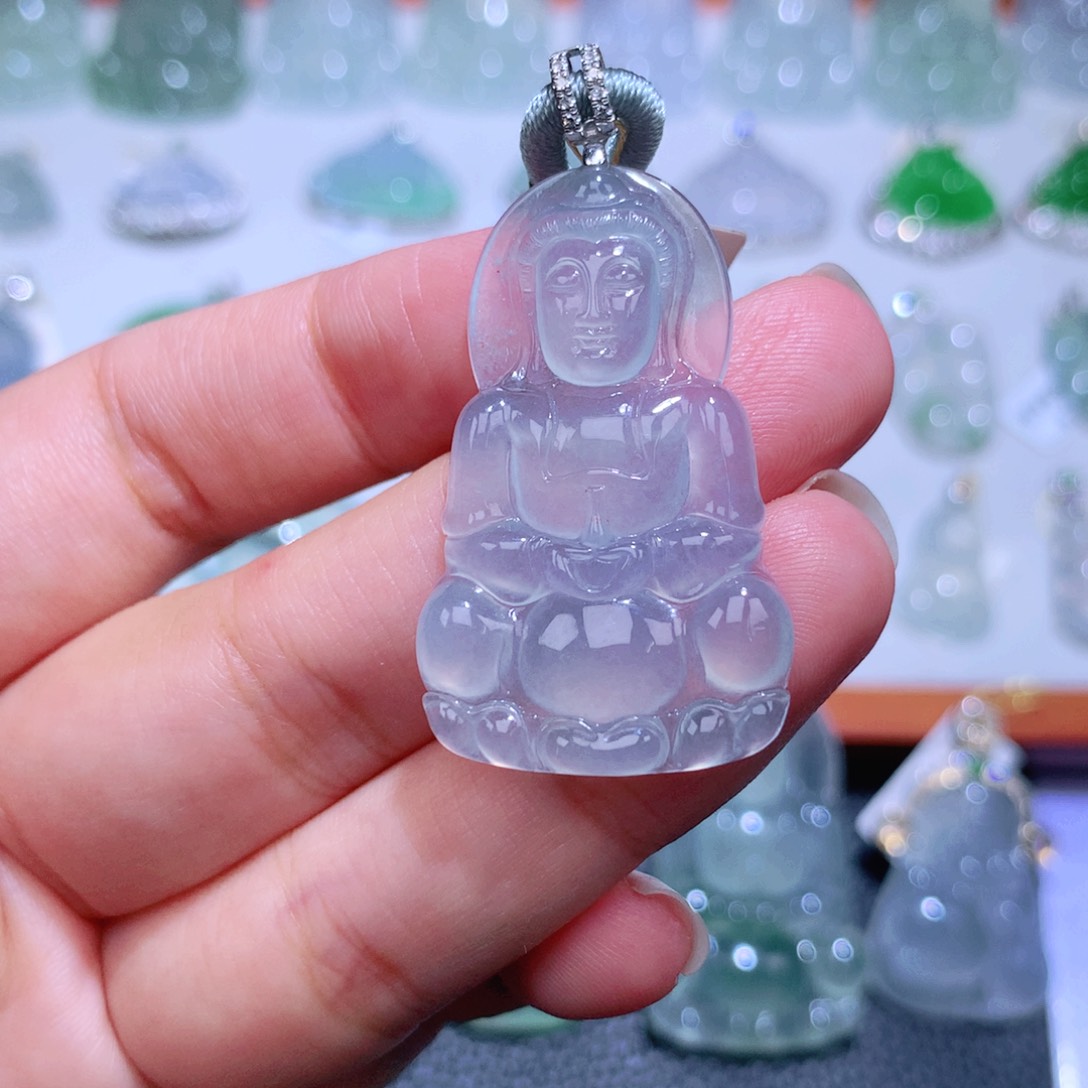 颈饰18K金镶嵌翡翠观音