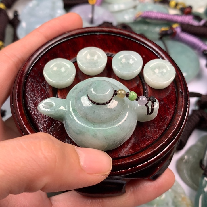 翡翠颈饰未镶嵌翡翠