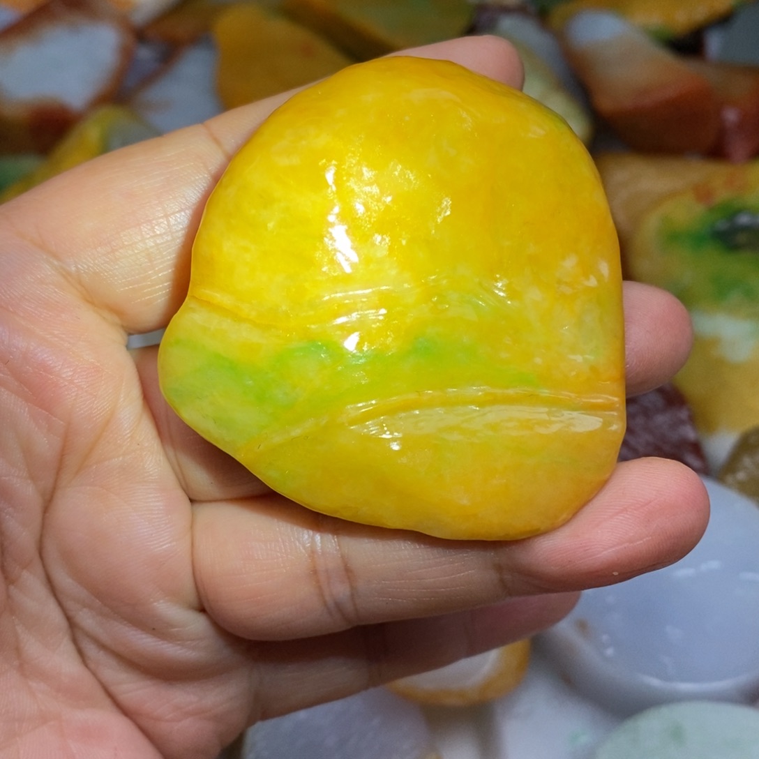 翡翠未镶嵌颈饰缅甸的