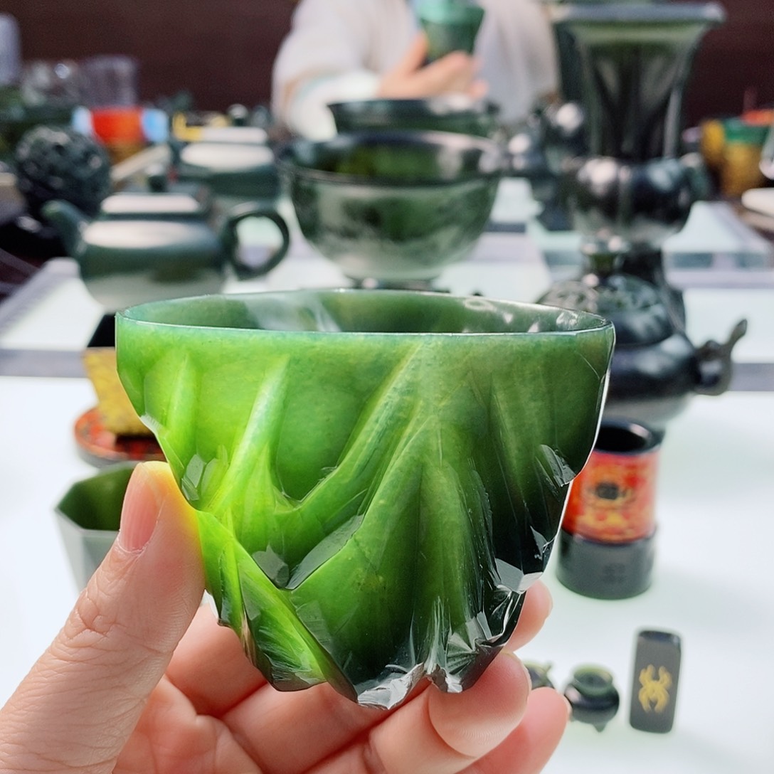 和田玉（青玉）摆件未镶嵌微瑕