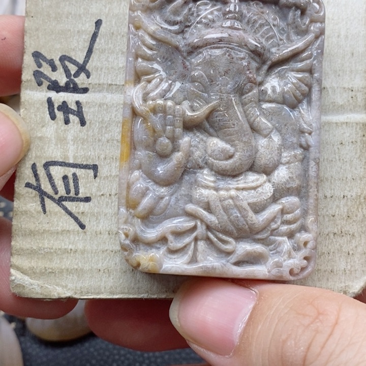 硅化珊瑚（珊瑚玉）颈饰未镶嵌