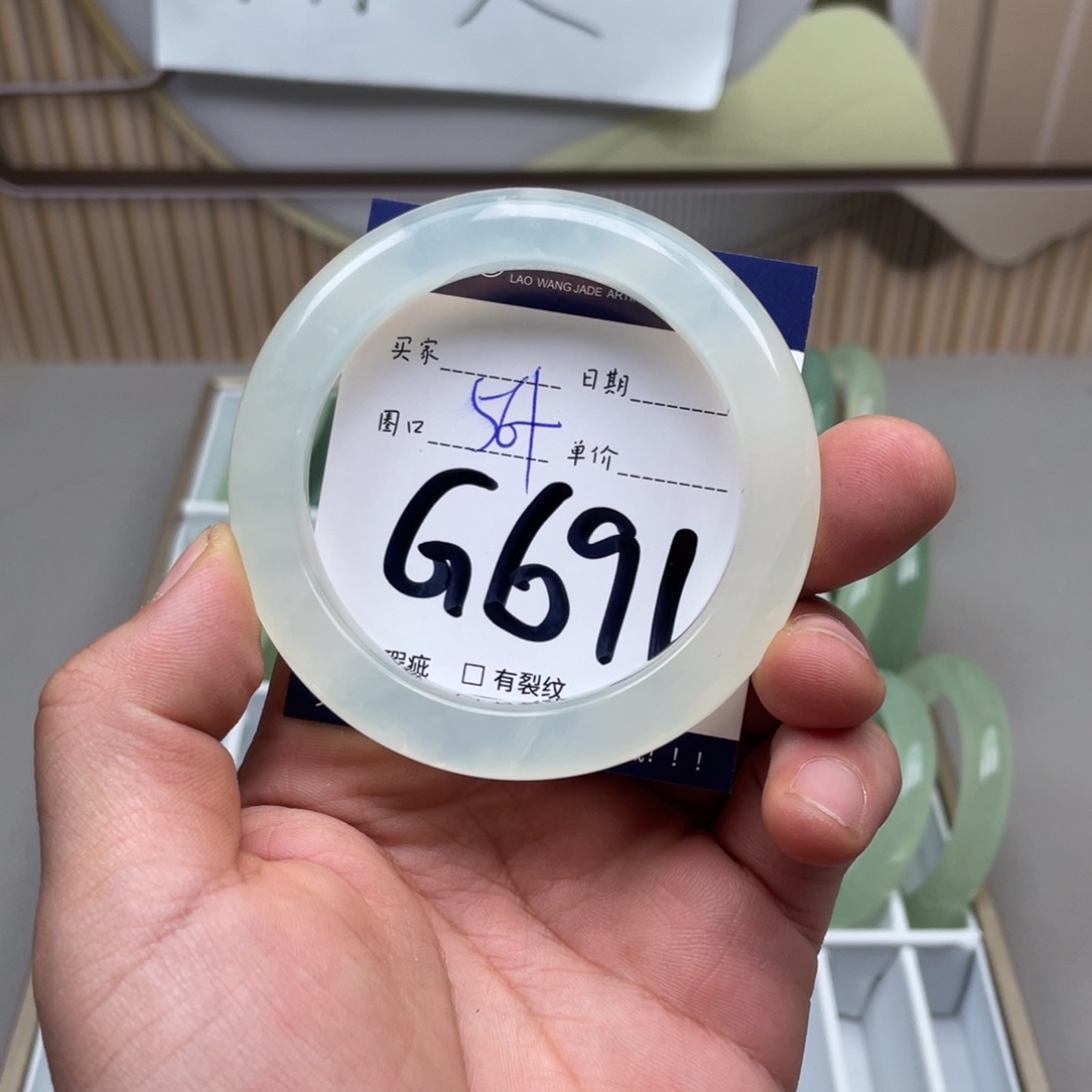 岫玉手镯手镯未镶嵌