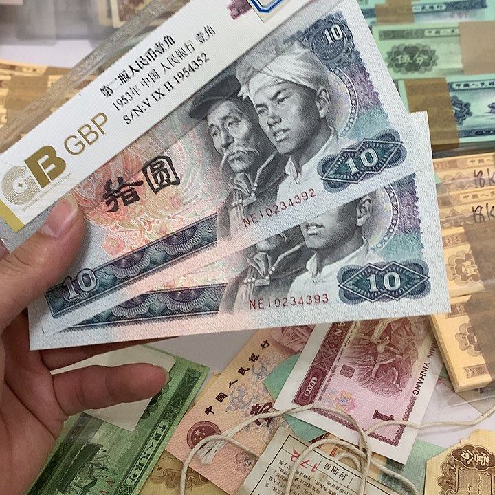 新的8010两张连号真币号码随机