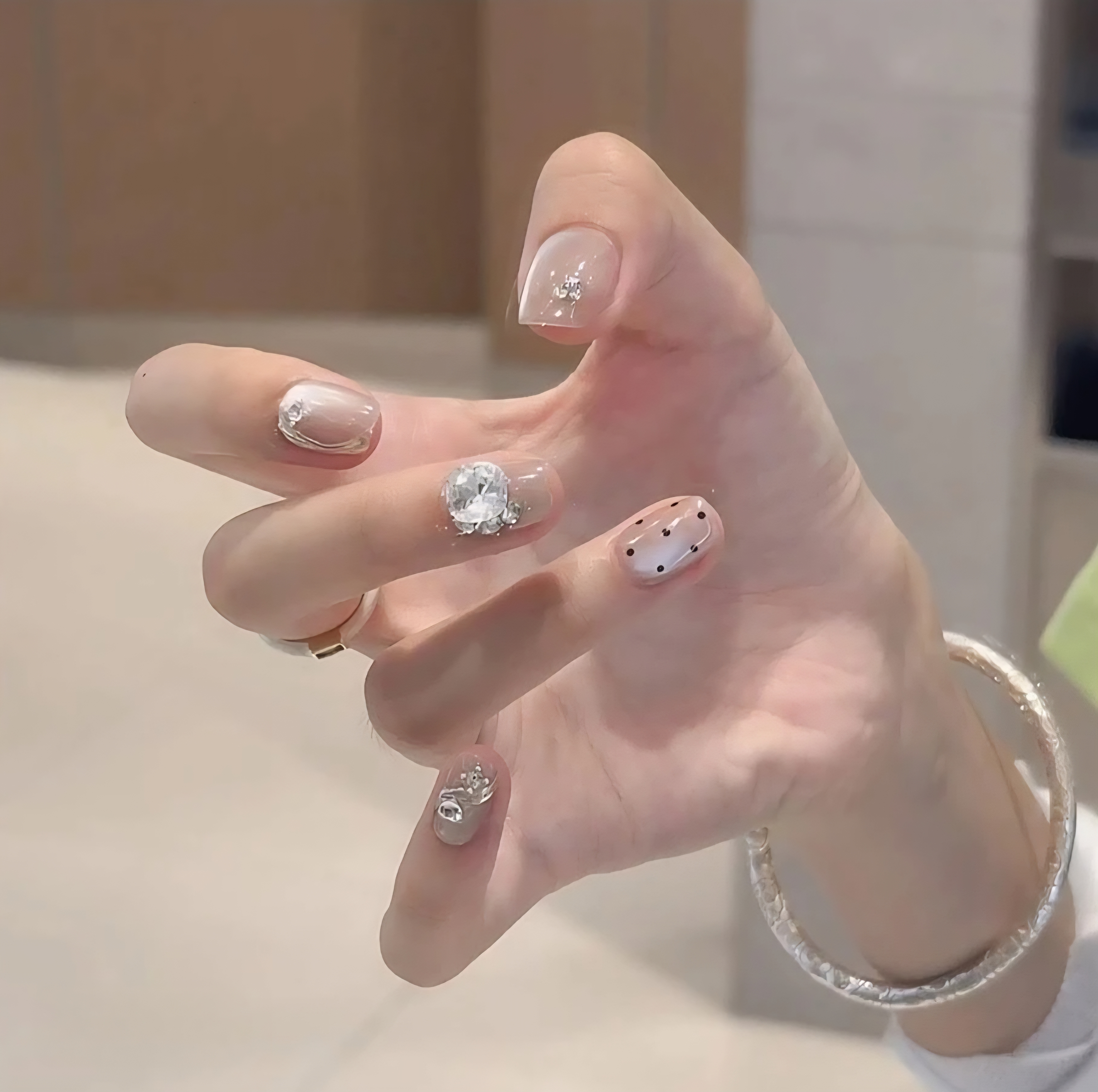 秋冬中短款裸色猫眼带钻款波点白月光轻奢显白高级感纯手工穿戴甲