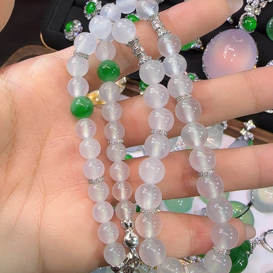 翡翠18K金镶嵌戒指