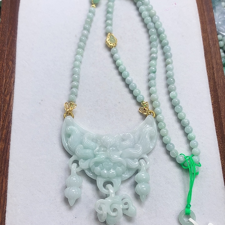 翡翠颈饰未镶嵌吊坠