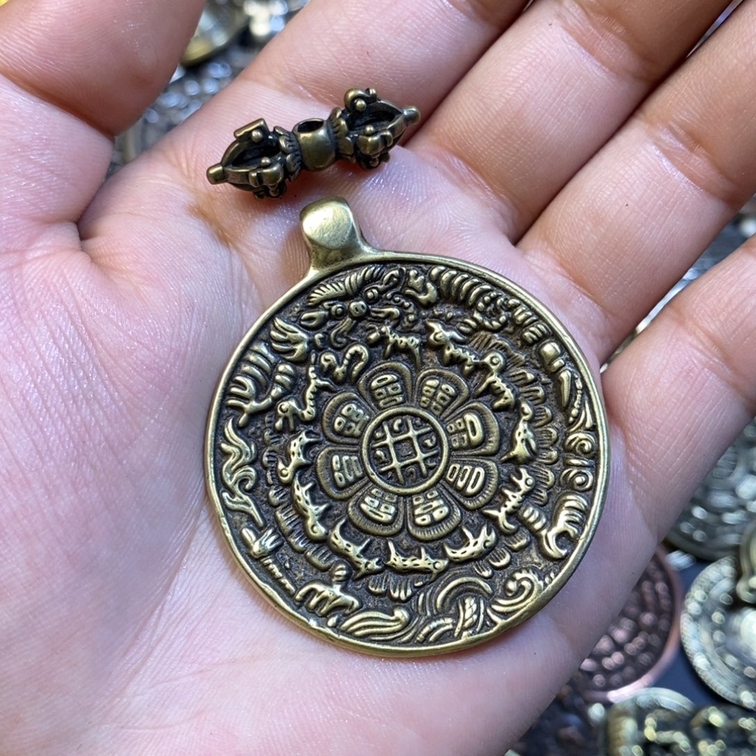 军***在藏式九宫八卦搭配