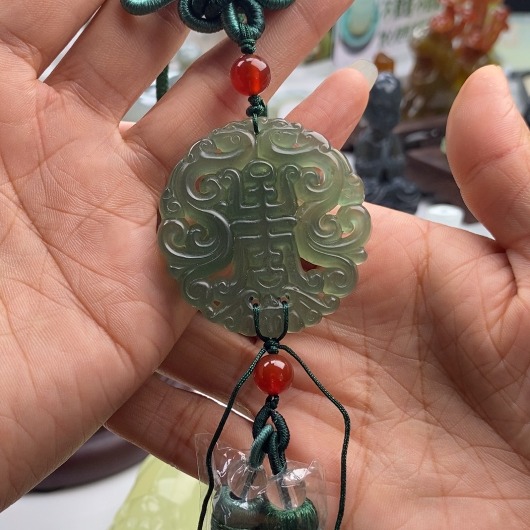 未镶嵌岫玉四大名玉车挂件