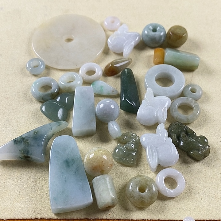 翡翠颈饰未镶嵌翡翠16