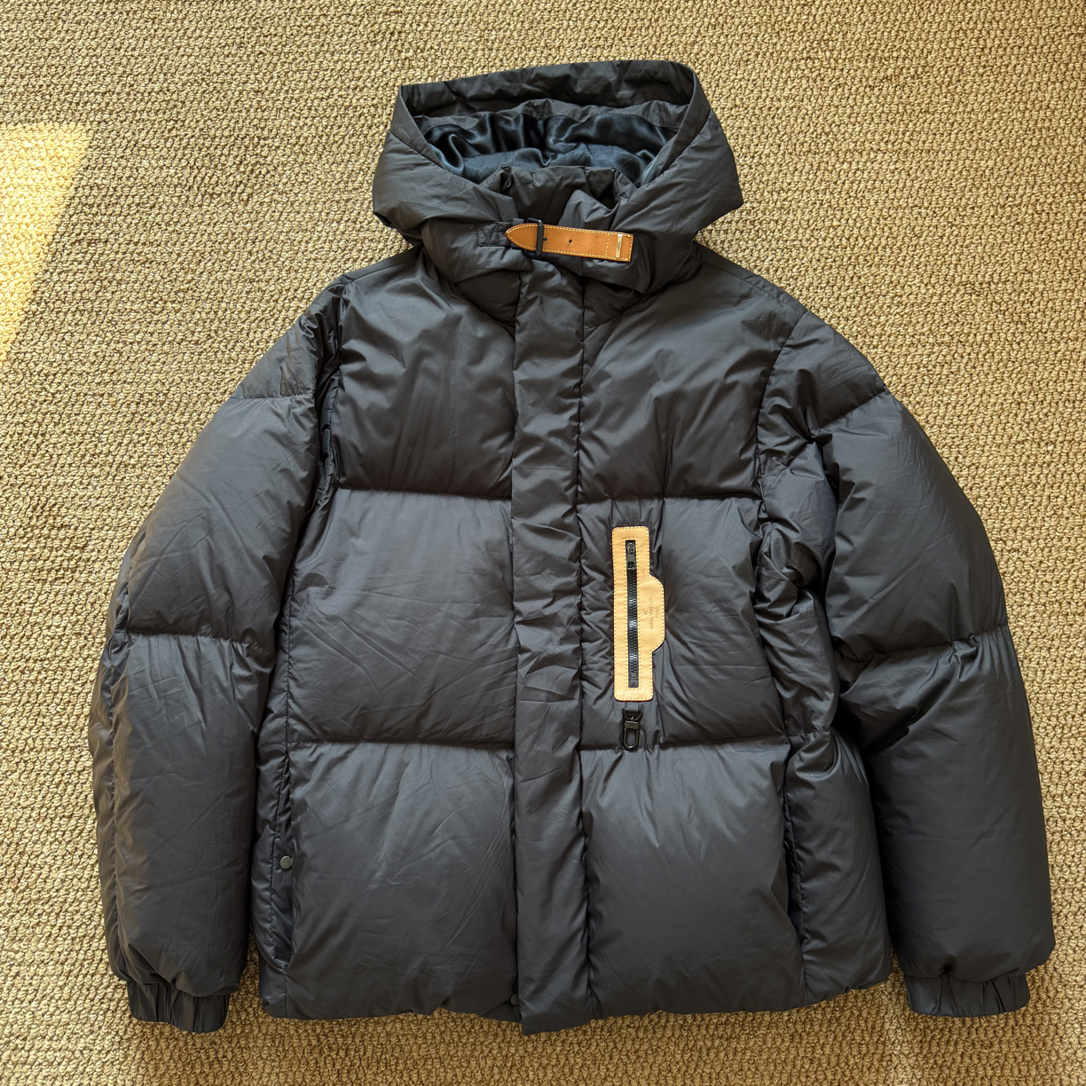 未使用 LouisVuitton/路易威登 胶囊皮标羽绒服48码